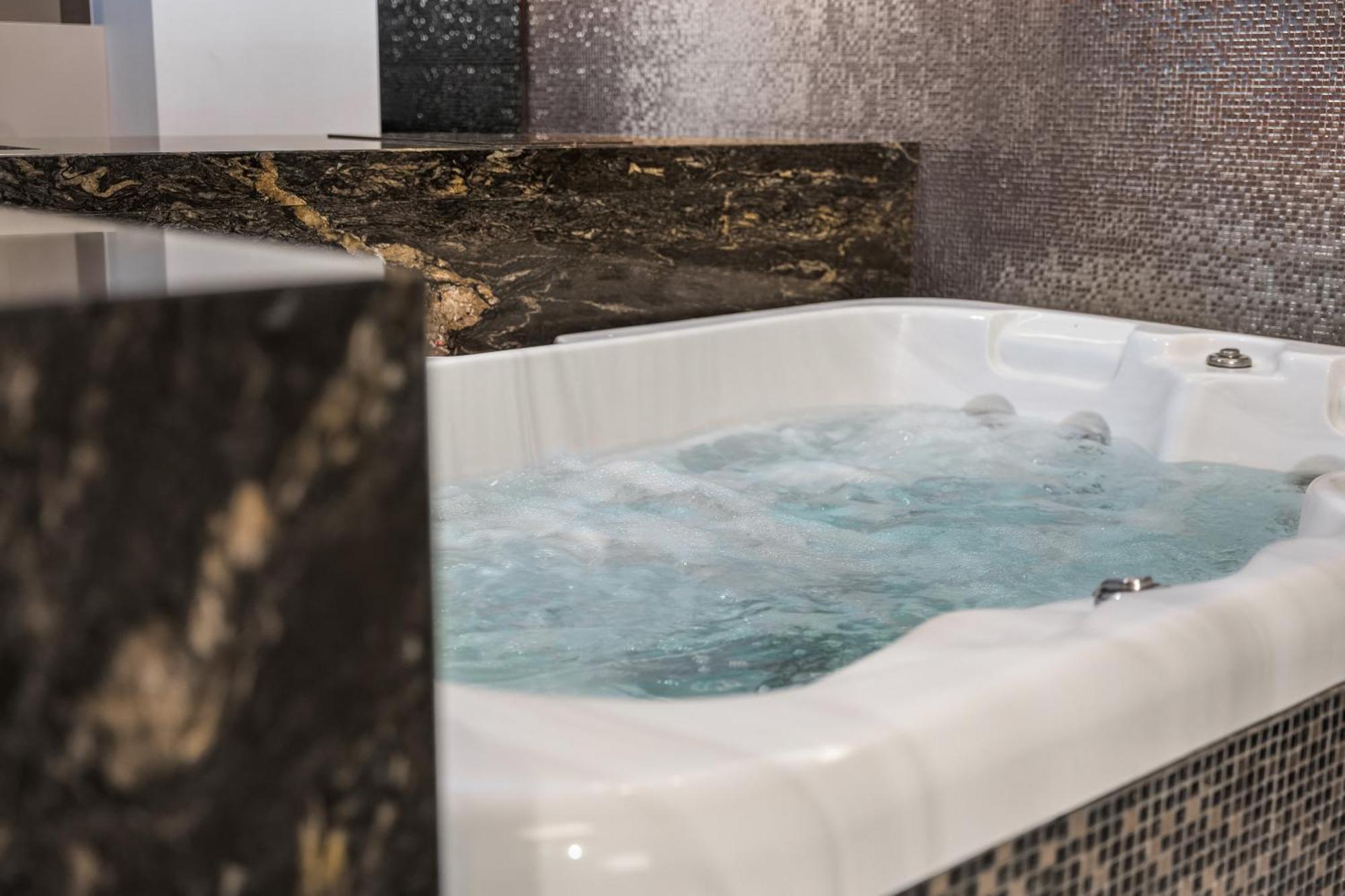 Secret Lounge - Cozy Studio With Sauna And Jacuzzi VNO Exterior foto